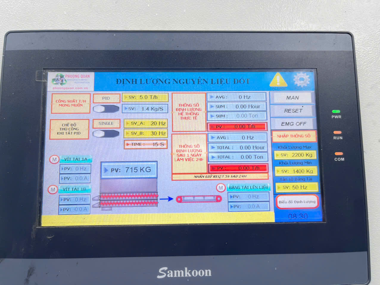 HMI hiển thị thông số định lượng, trạng thái vít tải và băng tải cấp liệu