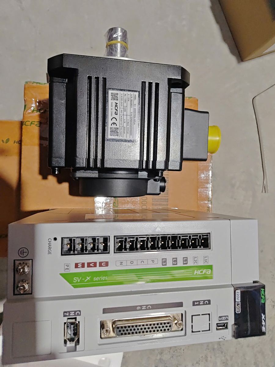 Ảnh thực tế motor và driver Servo HCFA